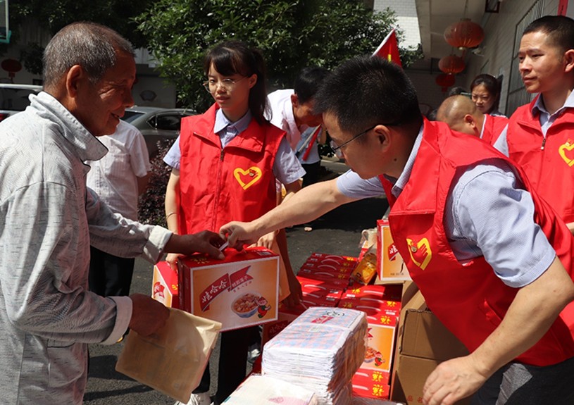 为增强党组织的活力和凝聚力，，，，，施展党员先锋模范带举措用。。。。。。6月28日上午，，，，，在庆祝建党102周年之际，，，，，江西佳禾电声科技有限公司党支部来到了桐木镇庆幸敬老院